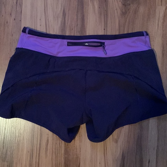 Size 4 lulu shorts - Picture 2 of 2